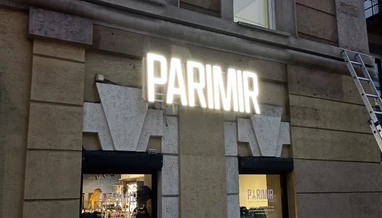 вывеска парикмахерской световая с объёмными буквами "parimir"